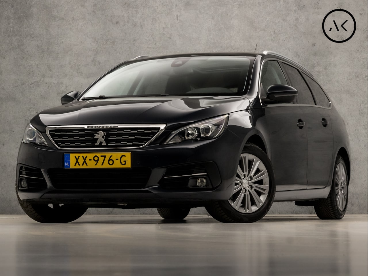 Peugeot 308 SW - 1.2 PureTech Deluxe Sport (PANORAMADAK, APPLE CARPLAY, NAVIGATIE, LEDEREN SPORTSTOELEN, ST - AutoWereld.nl