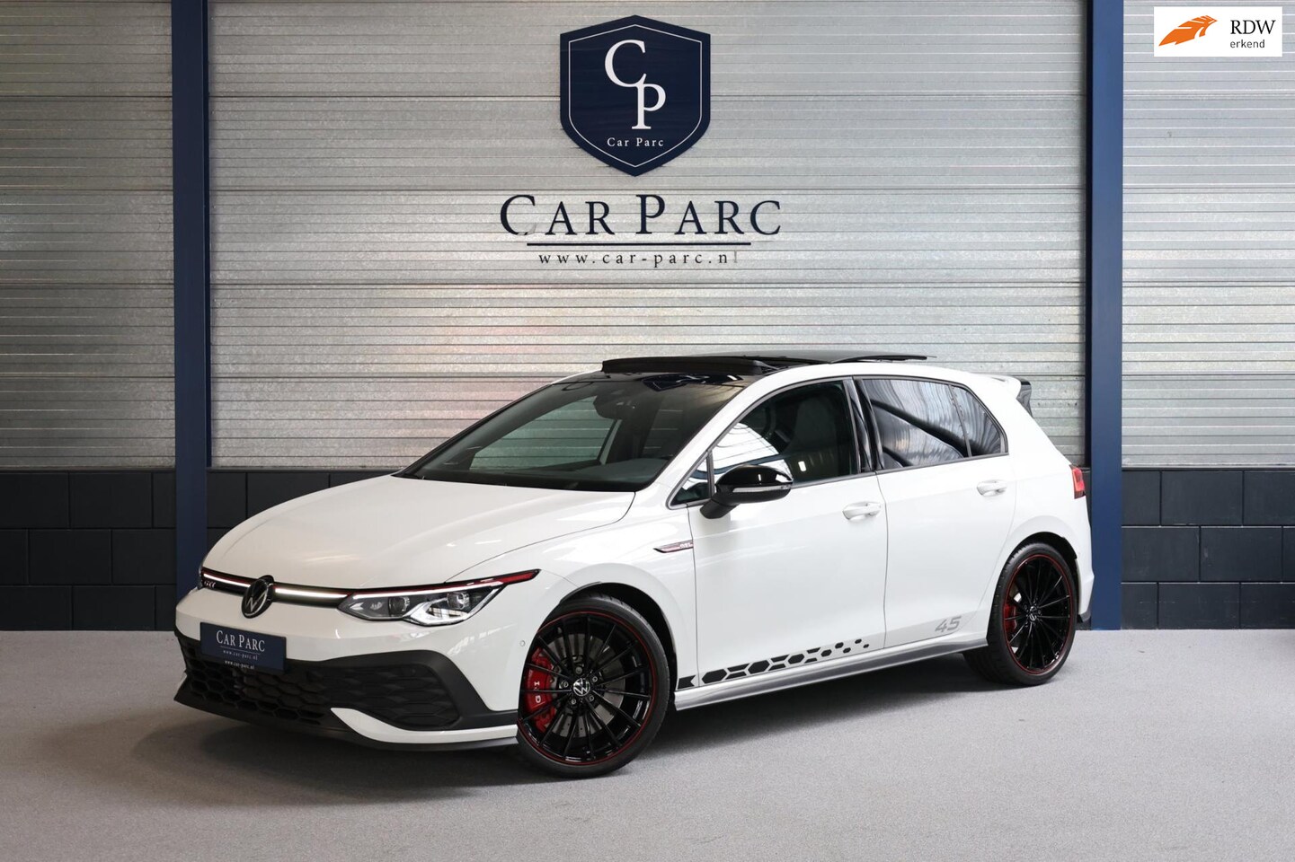 Volkswagen Golf - 2.0 TSI GTI Clubsport 45 Jahre Edition 300+PK AKRAPOVIC/IQ/PANO/LEER+MEMORY/HARMANN/LINE/A - AutoWereld.nl