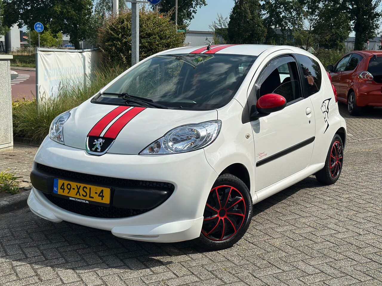 Peugeot 107 - 1.0-12V XR SREETRACING WIT AIRCO - AutoWereld.nl