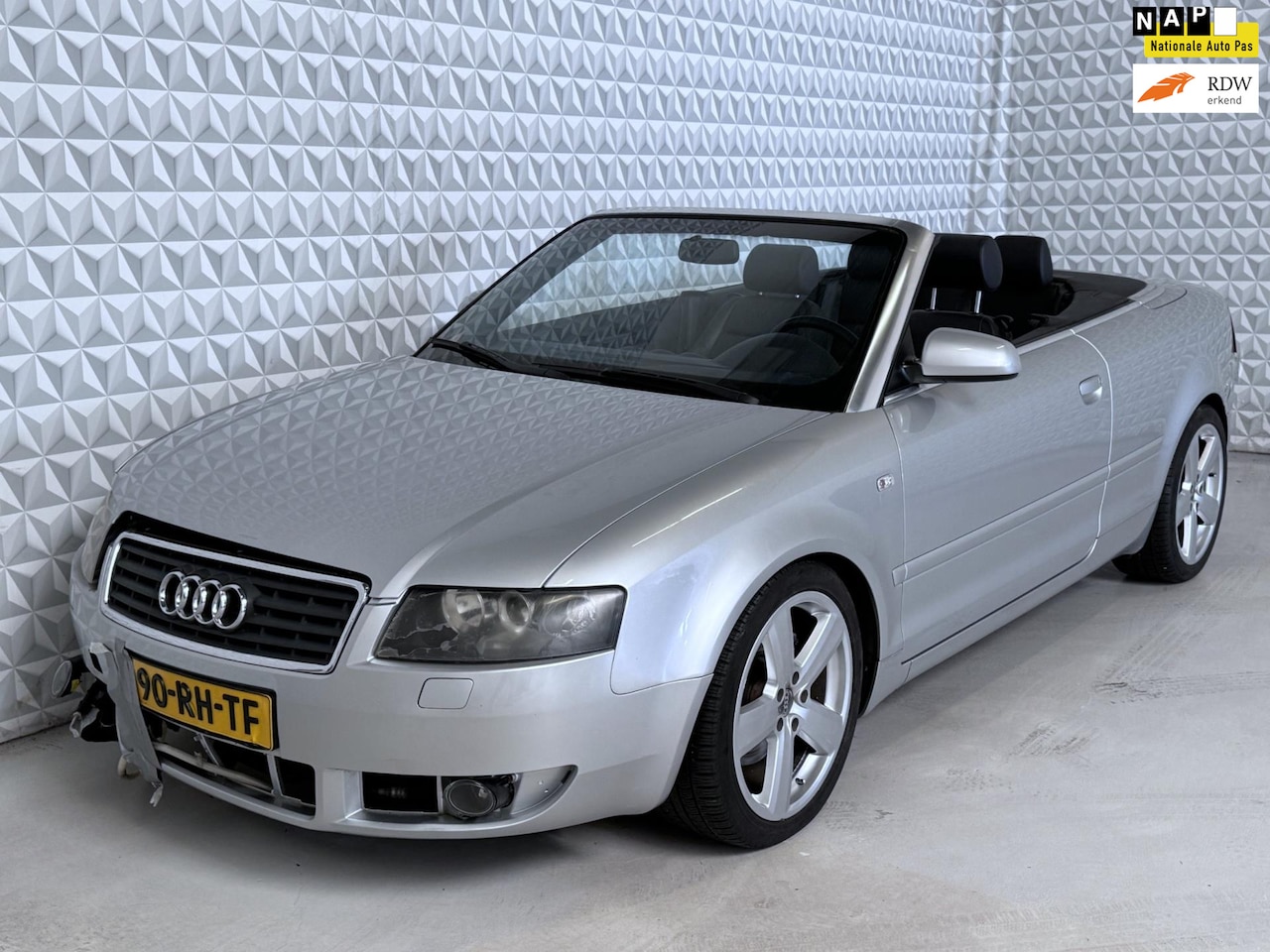 Audi A4 Cabriolet - 2.4 V6 Exclusive Automaat *SCHADE* (2003) - AutoWereld.nl