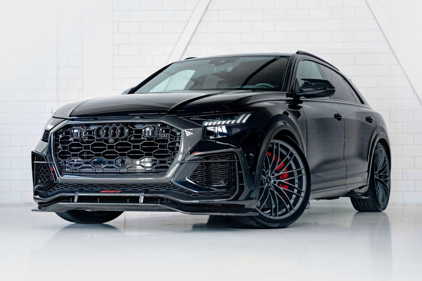 Audi RSQ8 - R ABT l 740pk l 1 of 125 l B&O - AutoWereld.nl