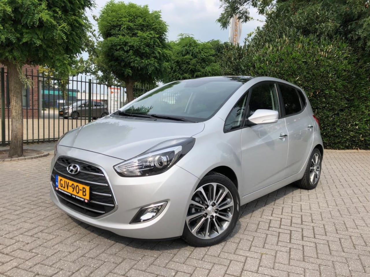 Hyundai ix20 - 1.6i, Clima, Cruise Control, Navigatie, Panoramadak, Achteruitrijcamera, Stoel- & Stuurver - AutoWereld.nl