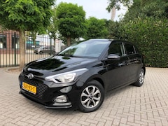 Hyundai i20 - 1.2 - 4 cil., Apple CarPlay, Airco, Cruise Control, Parkeersensoren, Stoel- & Stuurverwarm