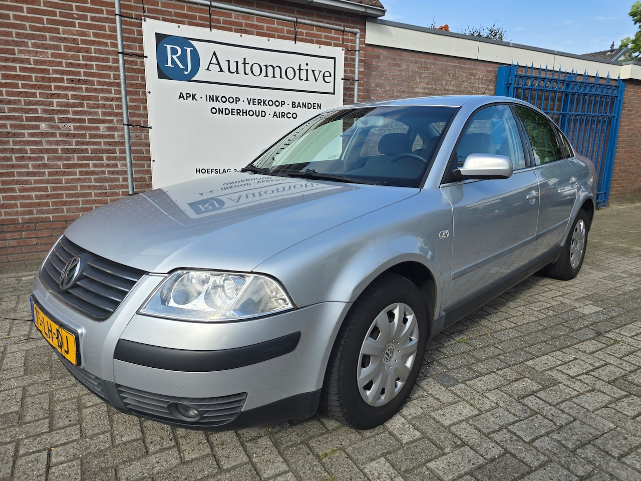 Volkswagen Passat - 2.0-20V Comfortline APK/NAP/CLIMA - AutoWereld.nl