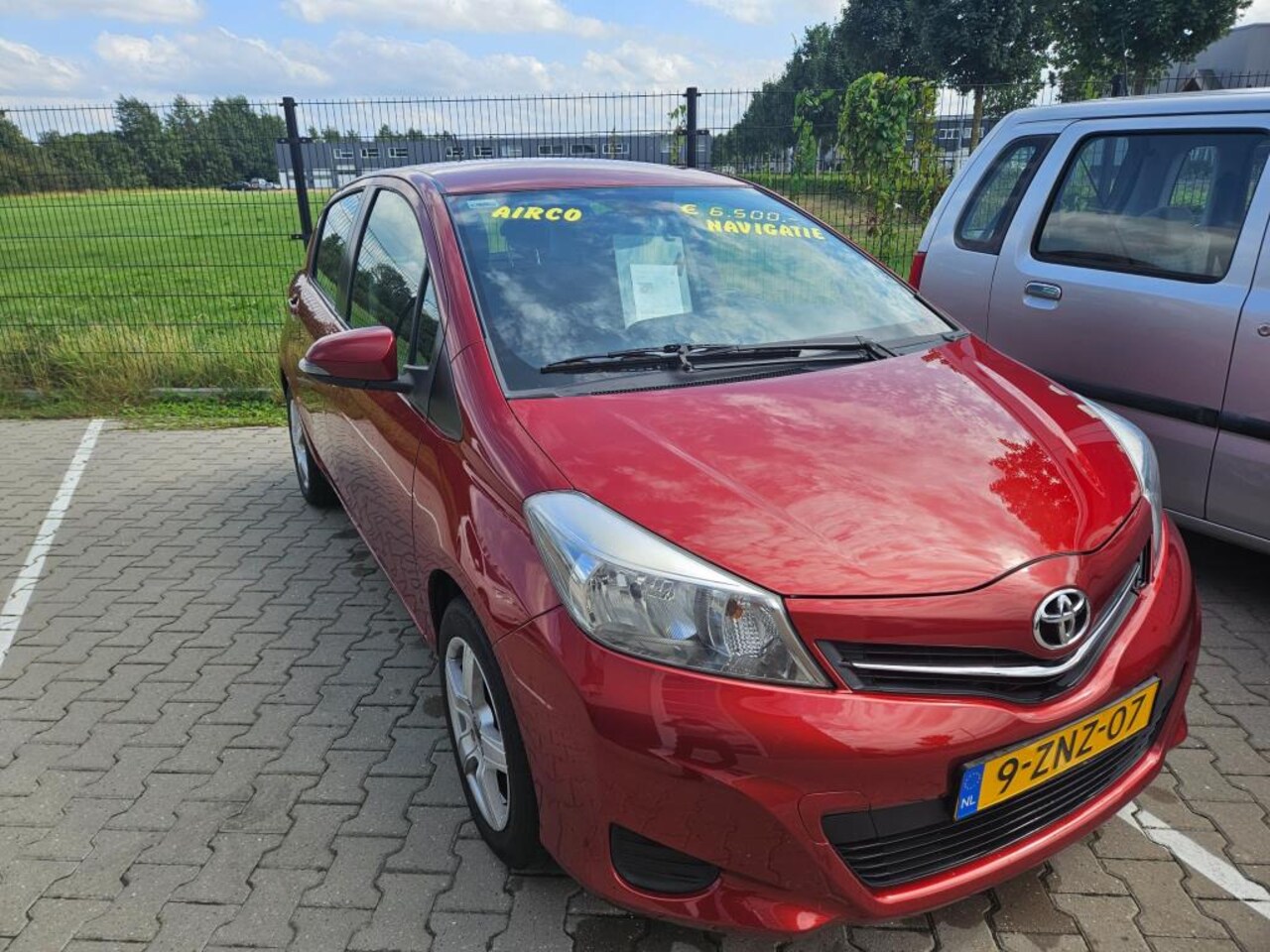 Toyota Yaris - 1.0 VVT-i Comfort Navigatie Achterruitrijcamera Trekhaak - AutoWereld.nl