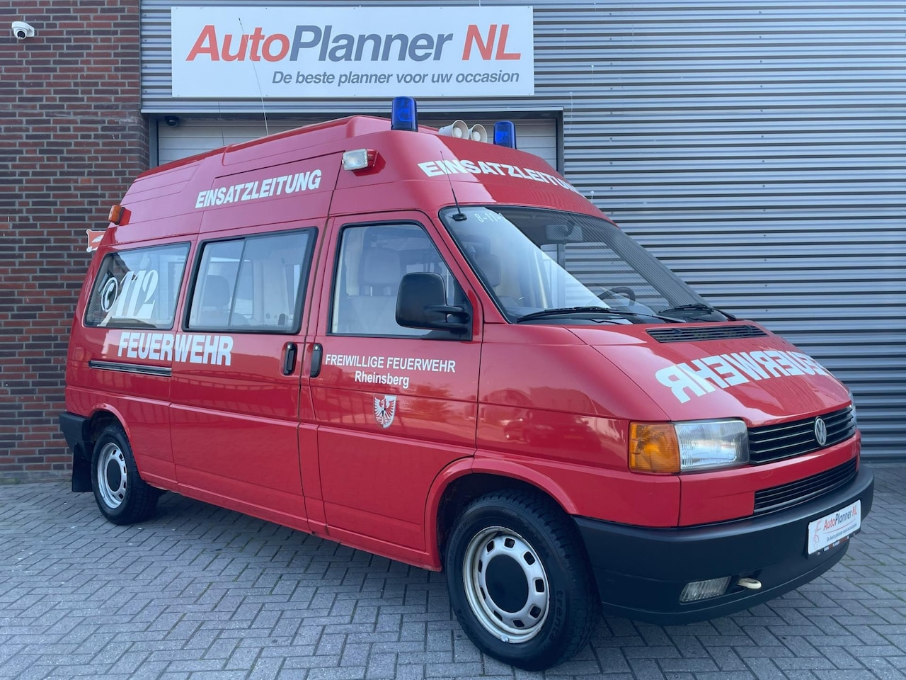 Volkswagen Transporter - 2.4D! Ex-brandweerwagen! 5-Persoons! - AutoWereld.nl