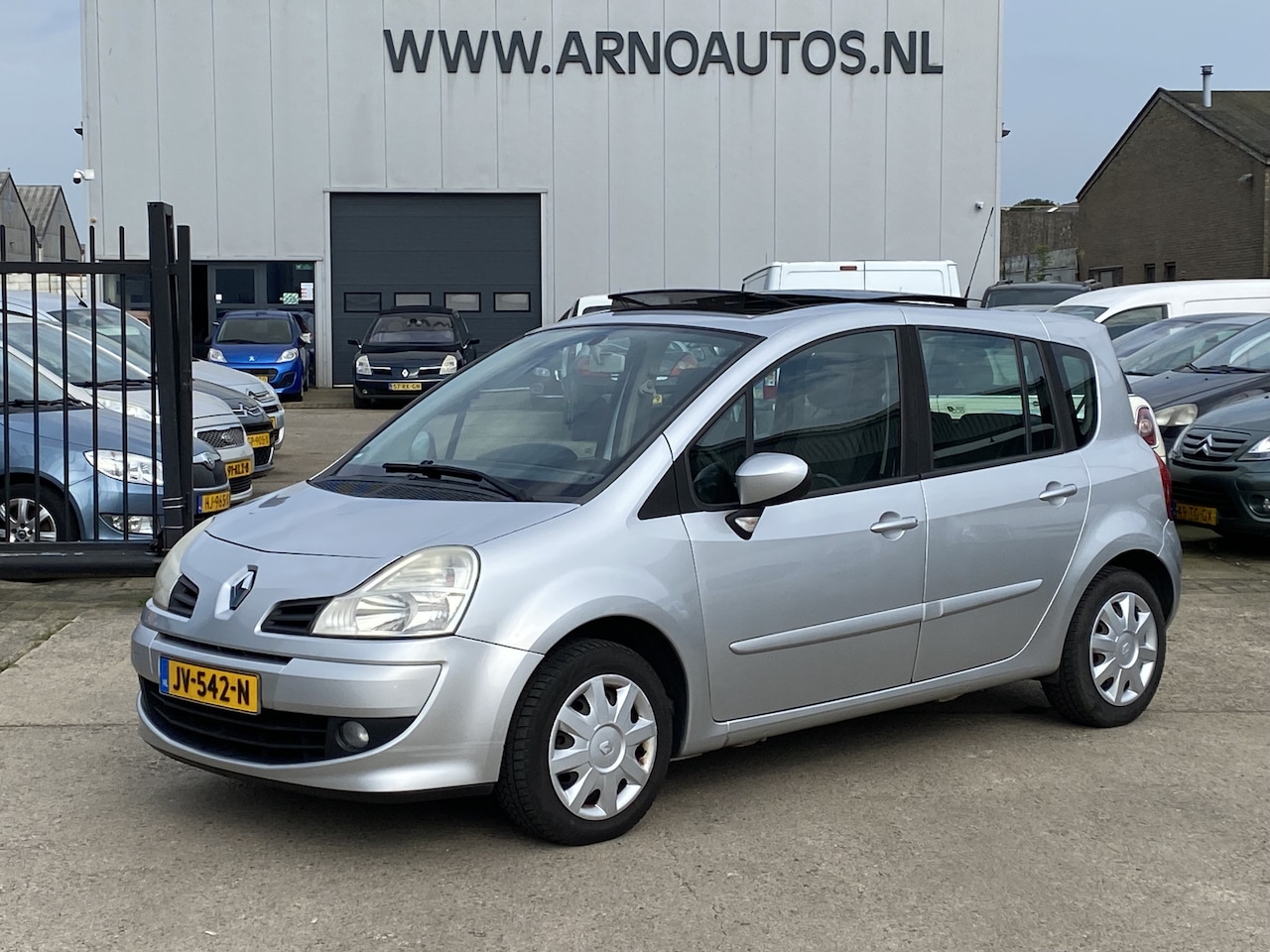 Renault Grand Modus - 1.2 TCE Expression 1.2 TCE 101 PK Expression, ELEK-PANORAMADAK, 4X ELEK-RAMEN, STUURBEKRACHTIGING, RADIO-CD, - AutoWereld.nl