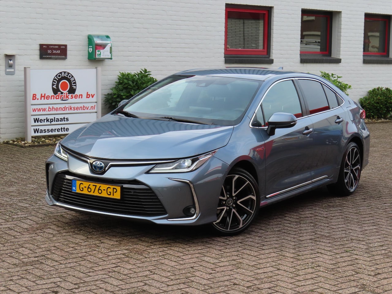 Toyota Corolla - Sedan 1.8 Hybrid 122pk CVT Executive/ Lederen bekleding/ Camera achter/ Stoelverwarming/ X - AutoWereld.nl