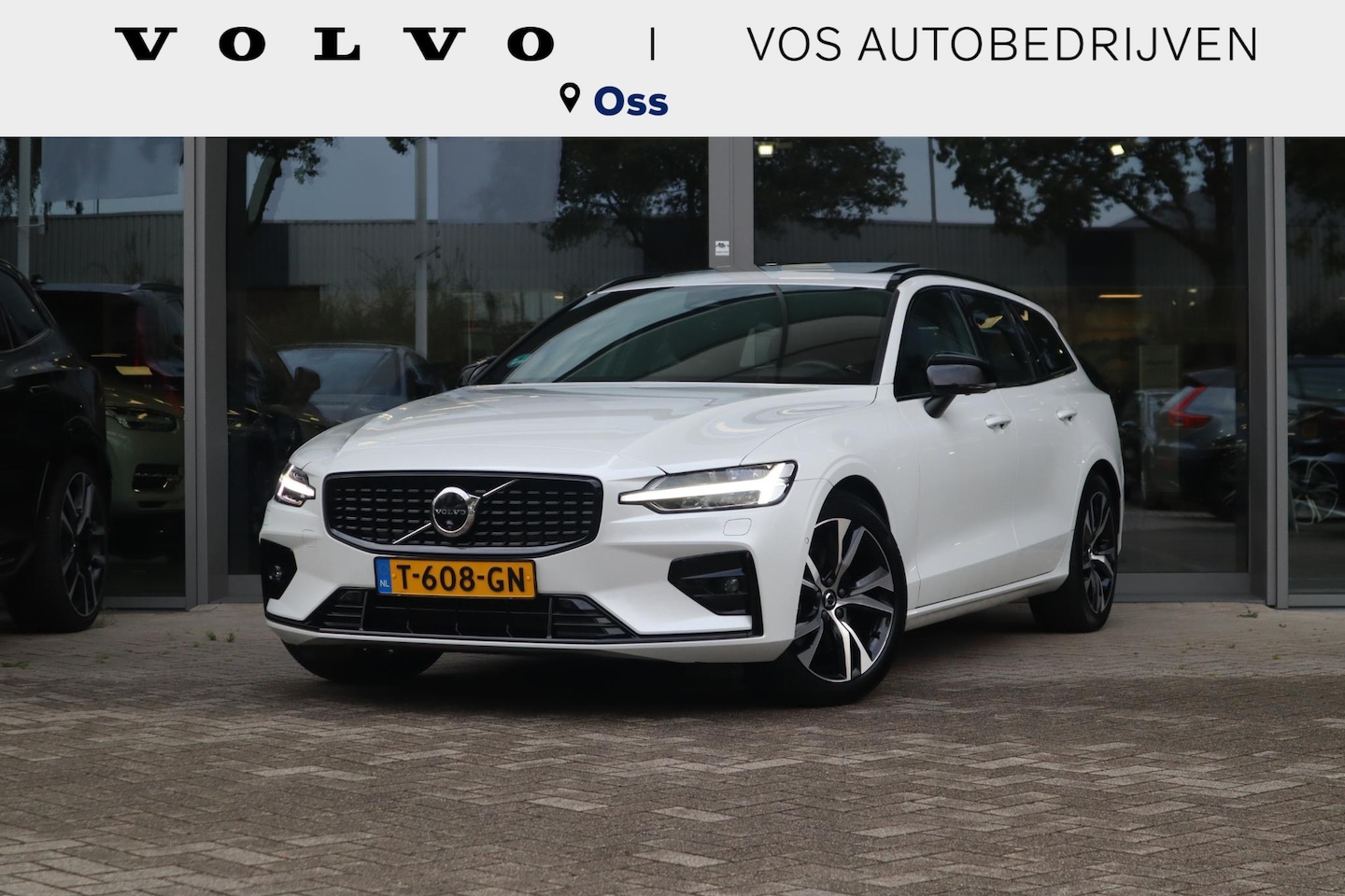 Volvo V60 - 2.0 B4 Plus Dark | Schuif-/ kanteldak| 360* Camera| Harman Kardon audiosysteen| Keyless En - AutoWereld.nl