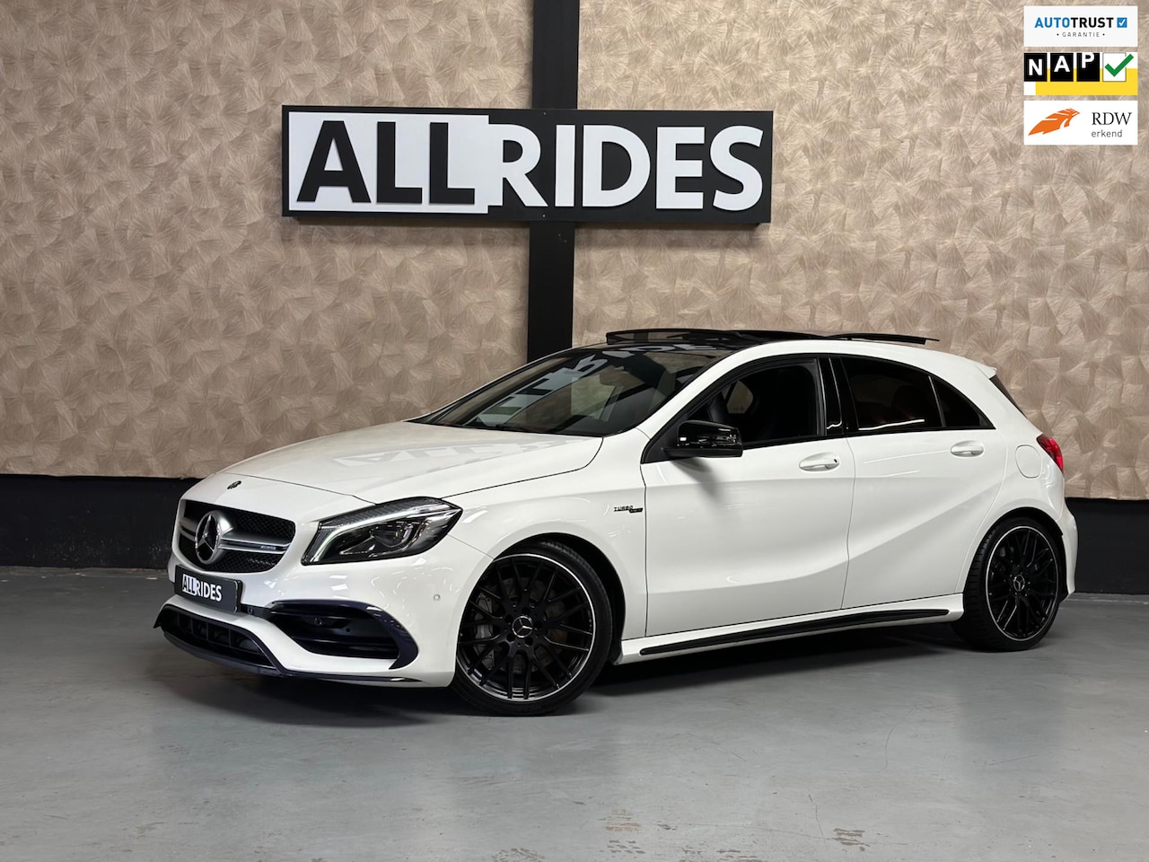 Mercedes-Benz A-klasse - AMG 45 4MATIC | Harman/Kardon | Pano | Memory | Sfeerverlichting | camera - AutoWereld.nl