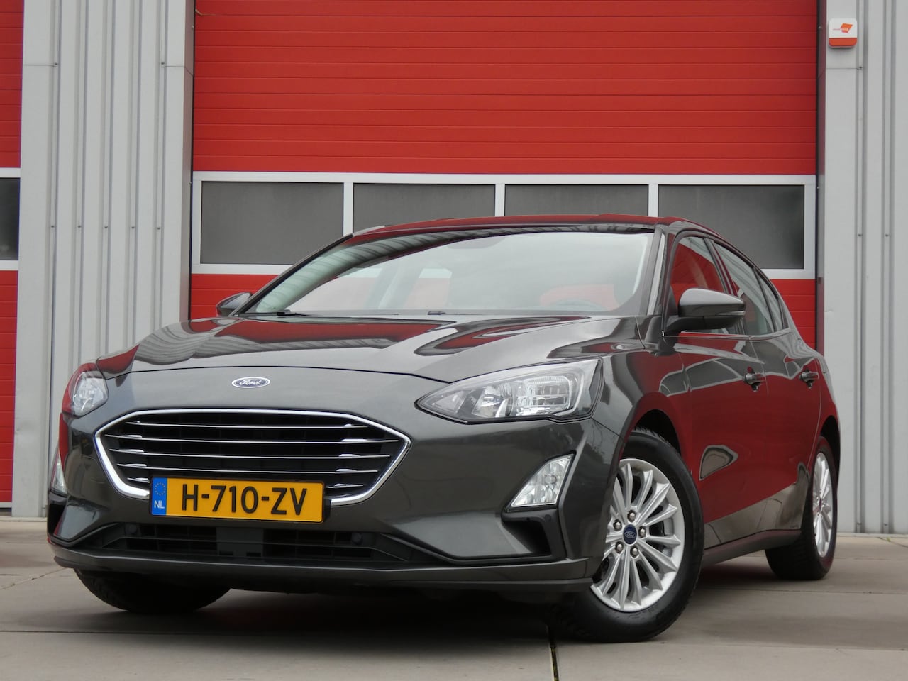 Ford Focus - 1.0 EcoBoost Titanium Business/ lage km/ zeer mooi! - AutoWereld.nl