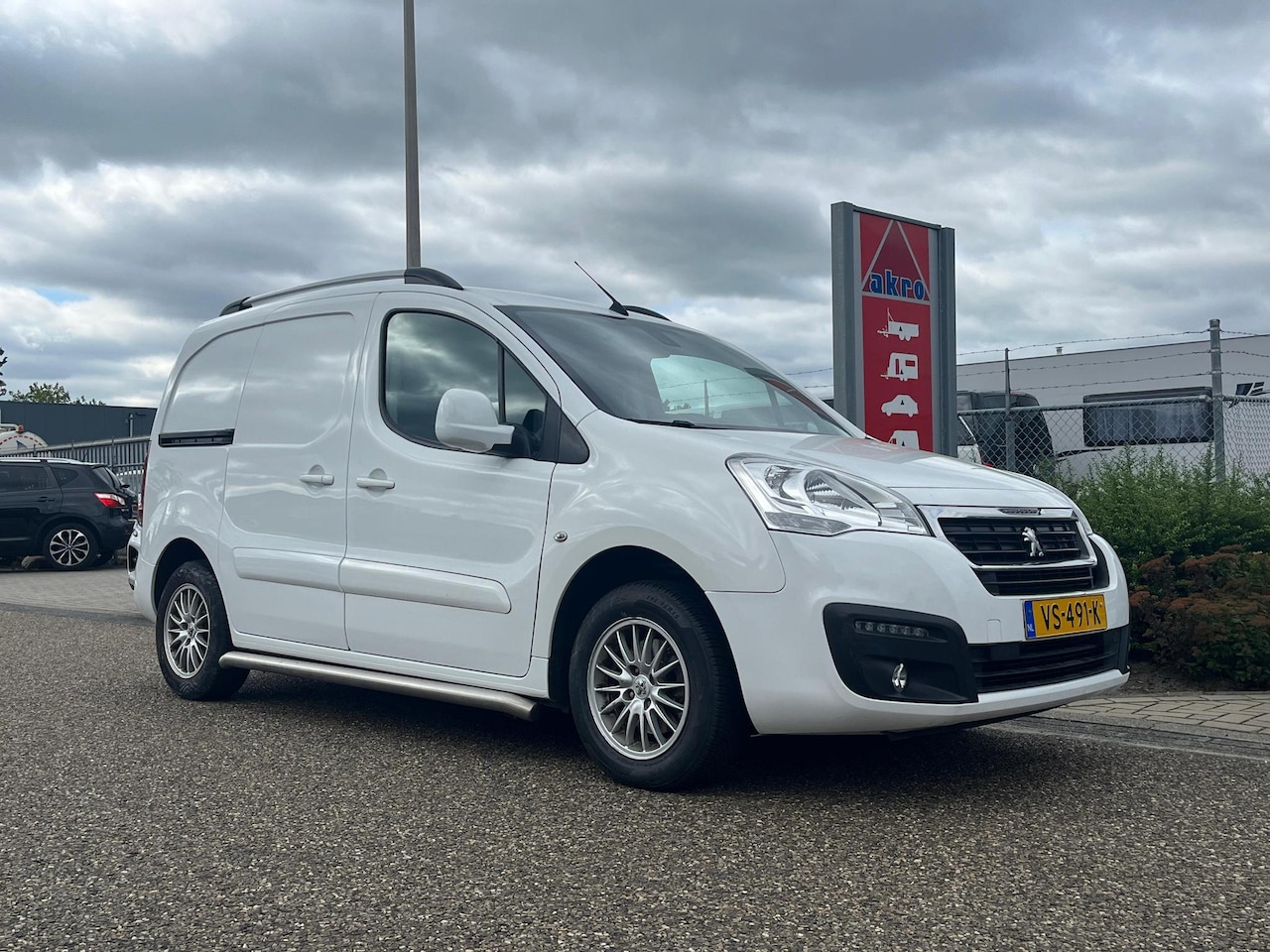 Peugeot Partner - 120 1.6 HDi 90 L1 Première | Cruise control | NAVI | Airco | Trekhaak - AutoWereld.nl