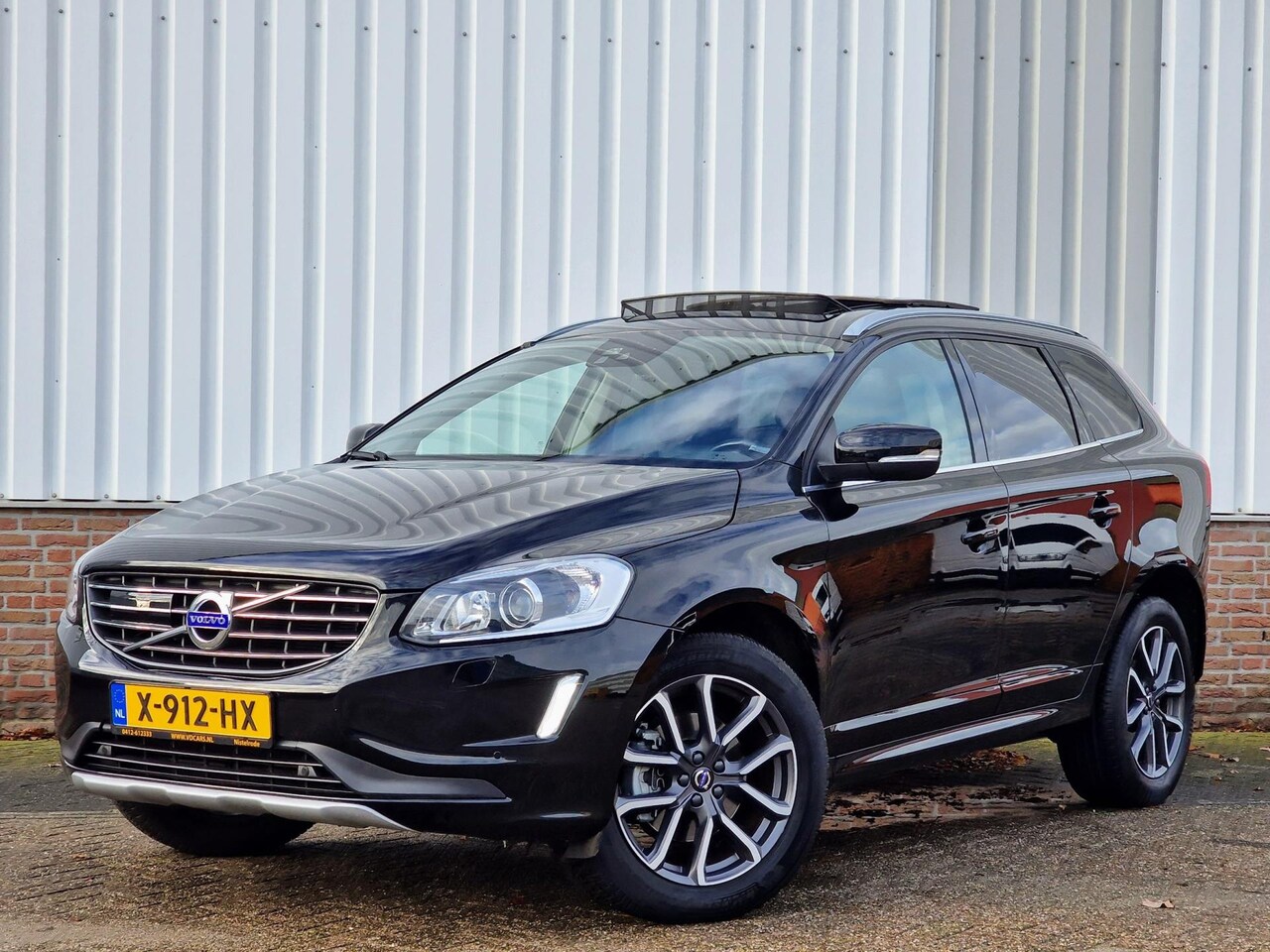 Volvo XC60 - 2.0 T5 FWD Polar+ AUTOMAAT*Leder*Navigatie*Memory stoel*Camera*PDC*Climate control - AutoWereld.nl