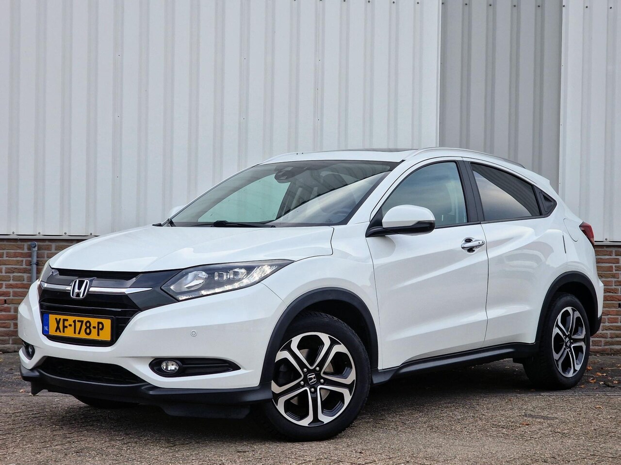 Honda HR-V - 1.5 i-VTEC Executive AUTOMAAT*Panoramadak*Navigatie*H.Leder*Camera*Climate control*Cruise - AutoWereld.nl