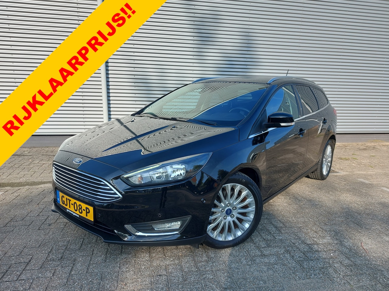 Ford Focus Wagon - 1.5 Titanium 1.5 Titanium, airco,cruisecontrol,navigatie/achteruitrijcamera,stoel/stuur verwarming,park - AutoWereld.nl