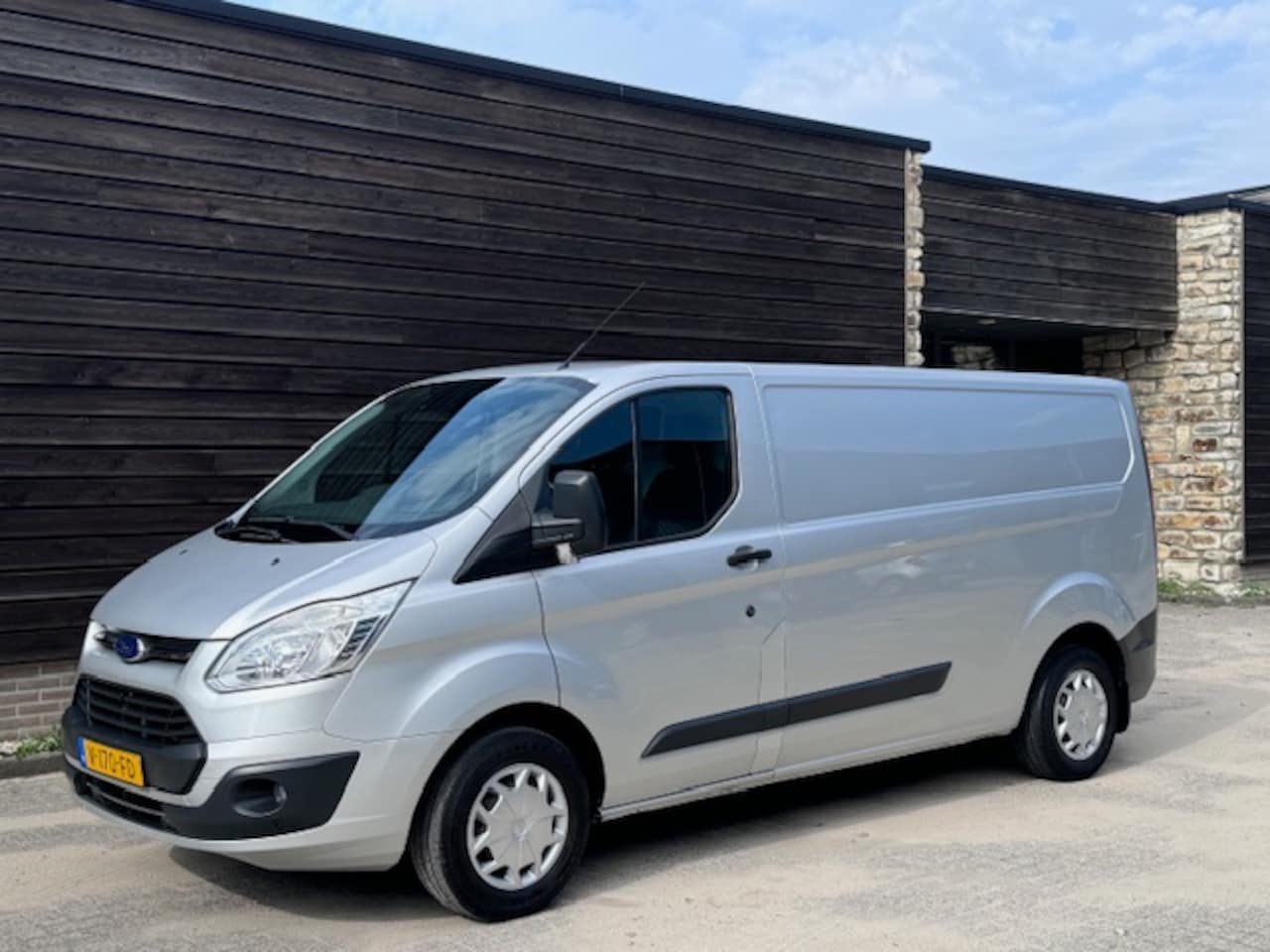 Ford Transit Custom - GB 2.0 TDCi 130PK 310 L2H1 Limited NAVI | CAMERA | TREKHAAK | - AutoWereld.nl