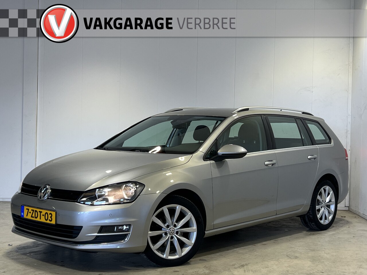 Volkswagen Golf Variant - 1.2 TSI Highline | Navigatie | LM Velgen 17" | PDC Voor/Achter + Camera Achter | Uitklapba - AutoWereld.nl