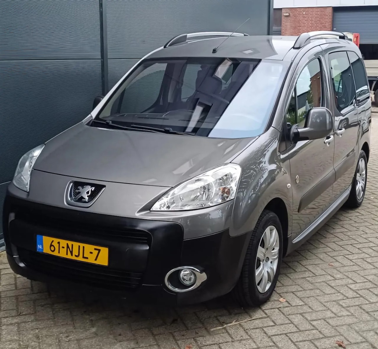 Peugeot Partner Tepee - 1.6 HDiF Outdoor 1.6 HDiF Outdoor - AutoWereld.nl