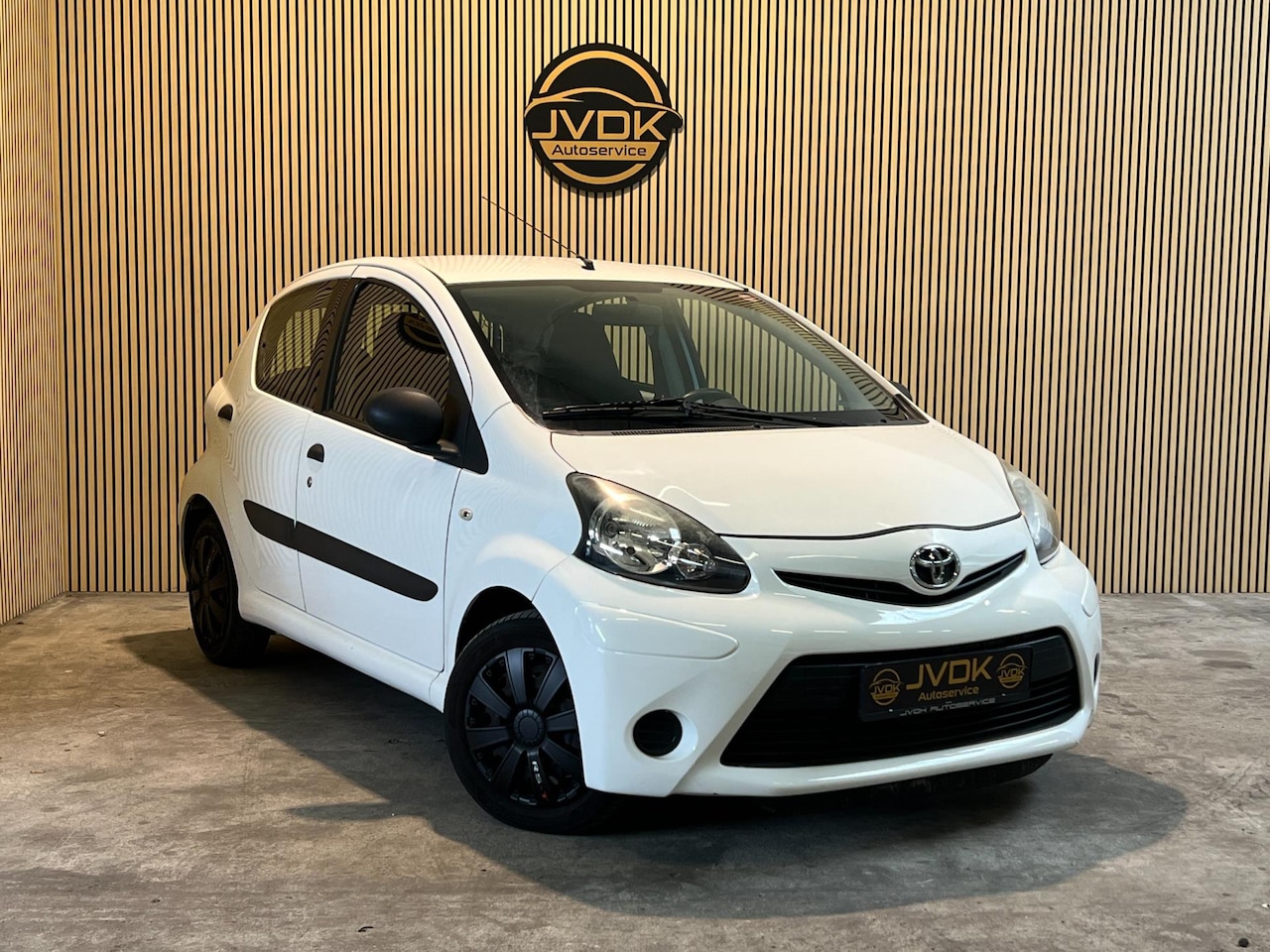 Toyota Aygo - 1.0-12V Now 1.0-12V Now 5-DEURS, AIRCO, BJ 2011 - AutoWereld.nl