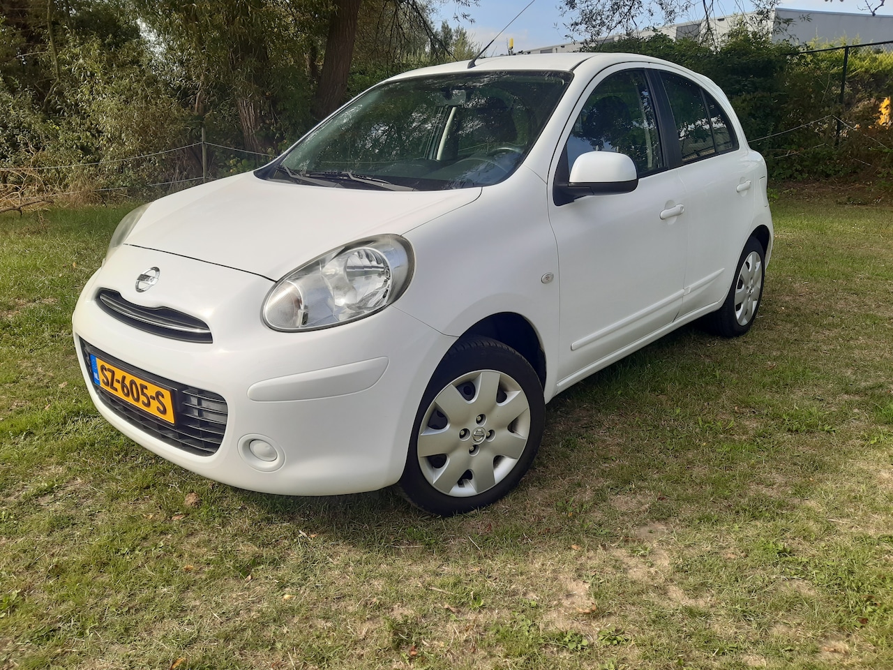 Nissan Micra - 1.2 Acenta Navigatie, leder stuur met radio bediening. Airco - AutoWereld.nl