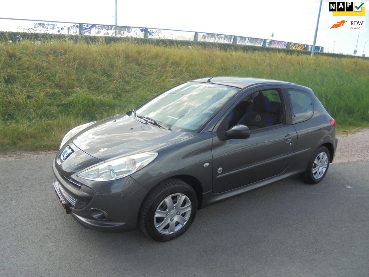 Peugeot 206 - Peugeot 206+1.1 benzine 3 deurs met airco 141.000km - AutoWereld.nl