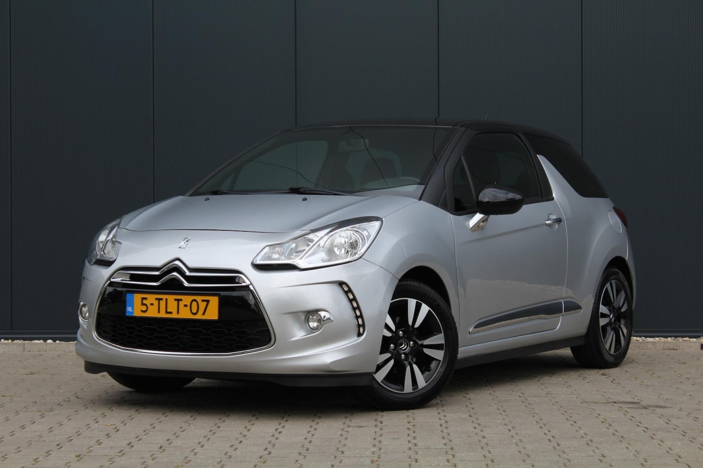 Citroën DS3 - 1.2 VTi So Chic | Airco | Cruise control | Trekhaak | NAP | APK | - AutoWereld.nl