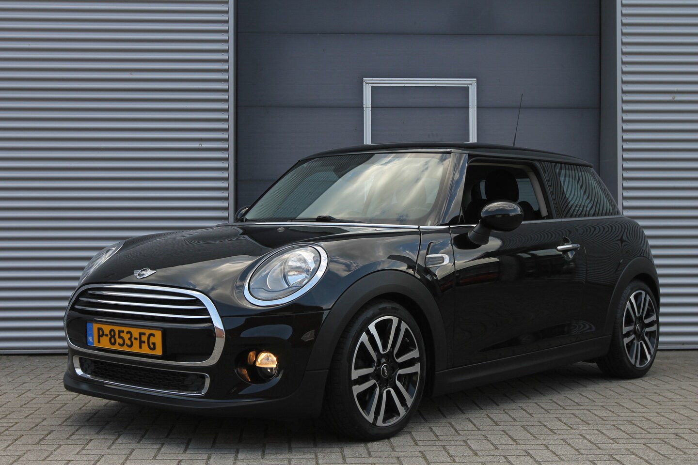 MINI Cooper - Mini 1.5 Chili Serious Business I NAVI I SPORTSTOELEN I 57000 KM - AutoWereld.nl