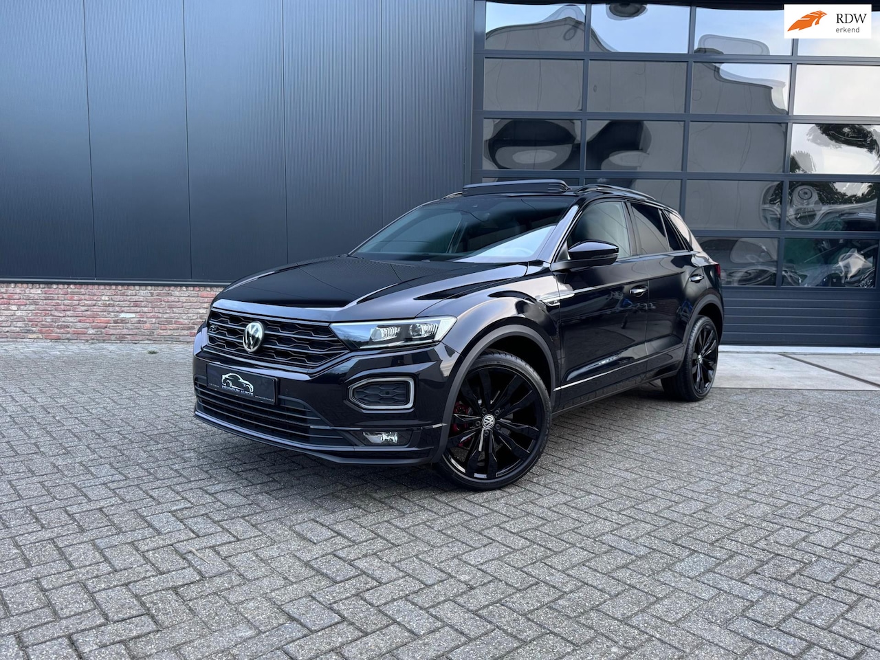 Volkswagen T-Roc - 1.5 TSI R-Line 150pk Pano/Virtual/Keyless/Navi - AutoWereld.nl