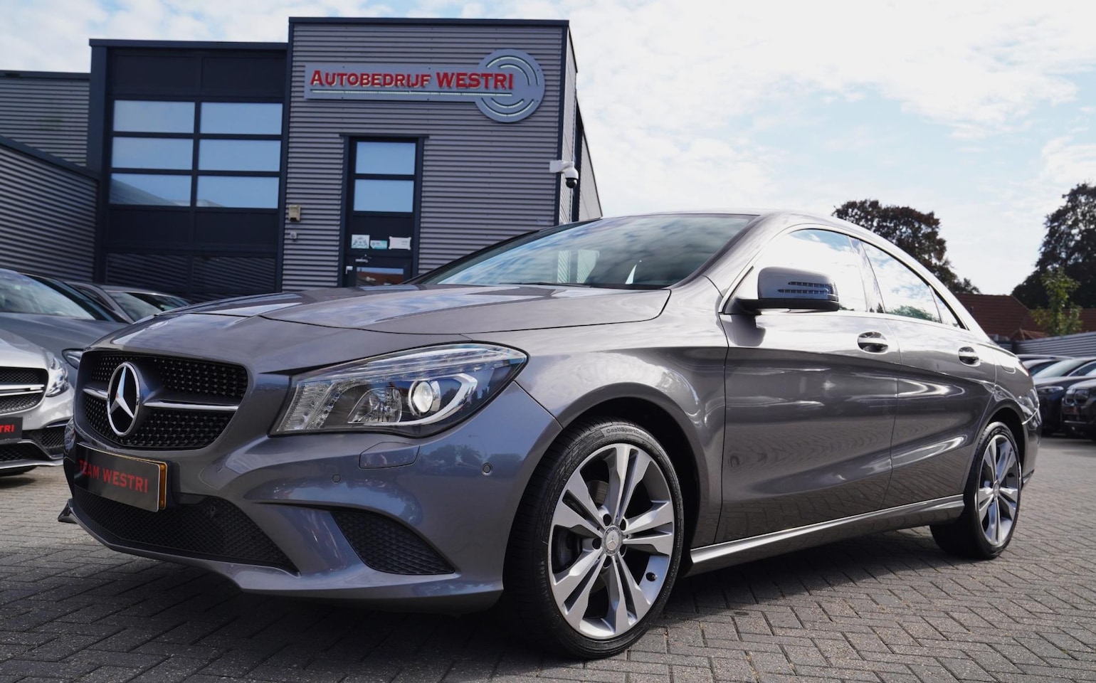 Mercedes-Benz CLA-Klasse - 180 Ambition | Automaat | Stoelverwarming | 100% onderhouden | Luxe leder | Kuipstoelen | - AutoWereld.nl