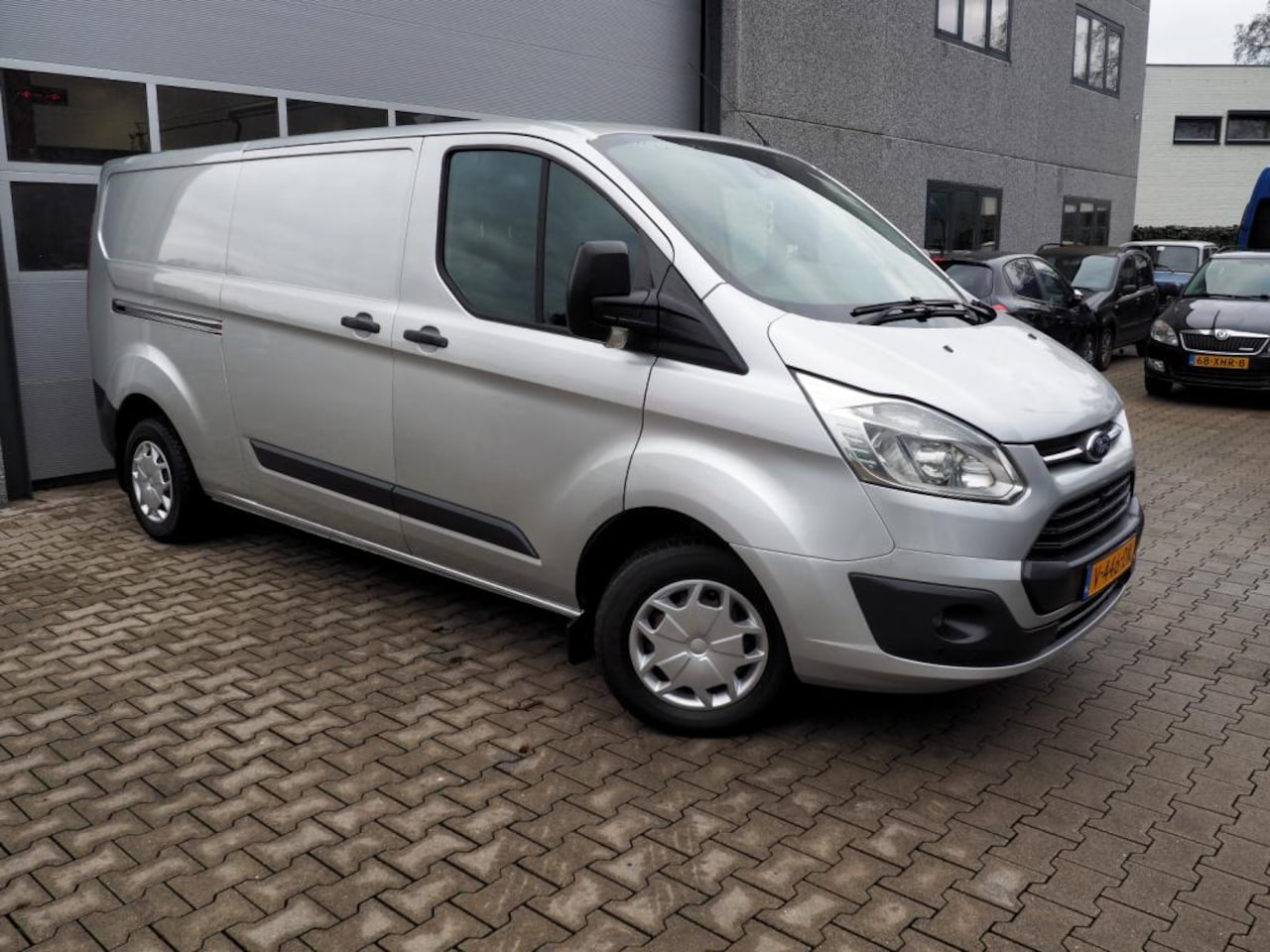 Ford Transit Custom - L2H1 2.0 TDCi Trend LUXE UITGEVOERD! NW MOTOR! - AutoWereld.nl