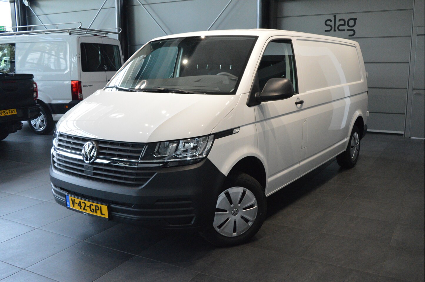 Volkswagen Transporter - 2.0 TDI L2H1 airco cruise pdc trekhaak 150 pk !! - AutoWereld.nl