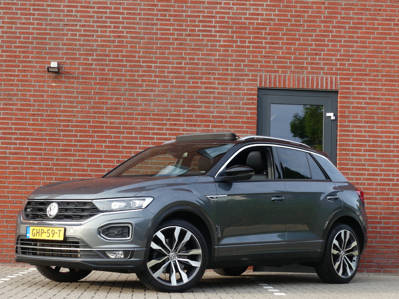 Volkswagen T-Roc - 2.0 TSI 4Motion 2 X R-Line / Panodak / Virtual Cockpit / Camera - AutoWereld.nl