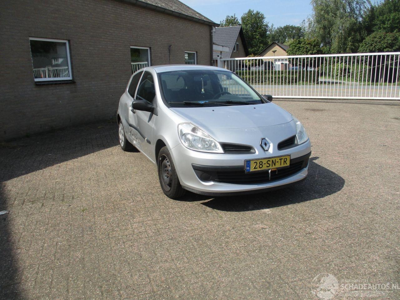 Renault Clio - 1.2-16V Authentique 1.2-16V Authentique - AutoWereld.nl