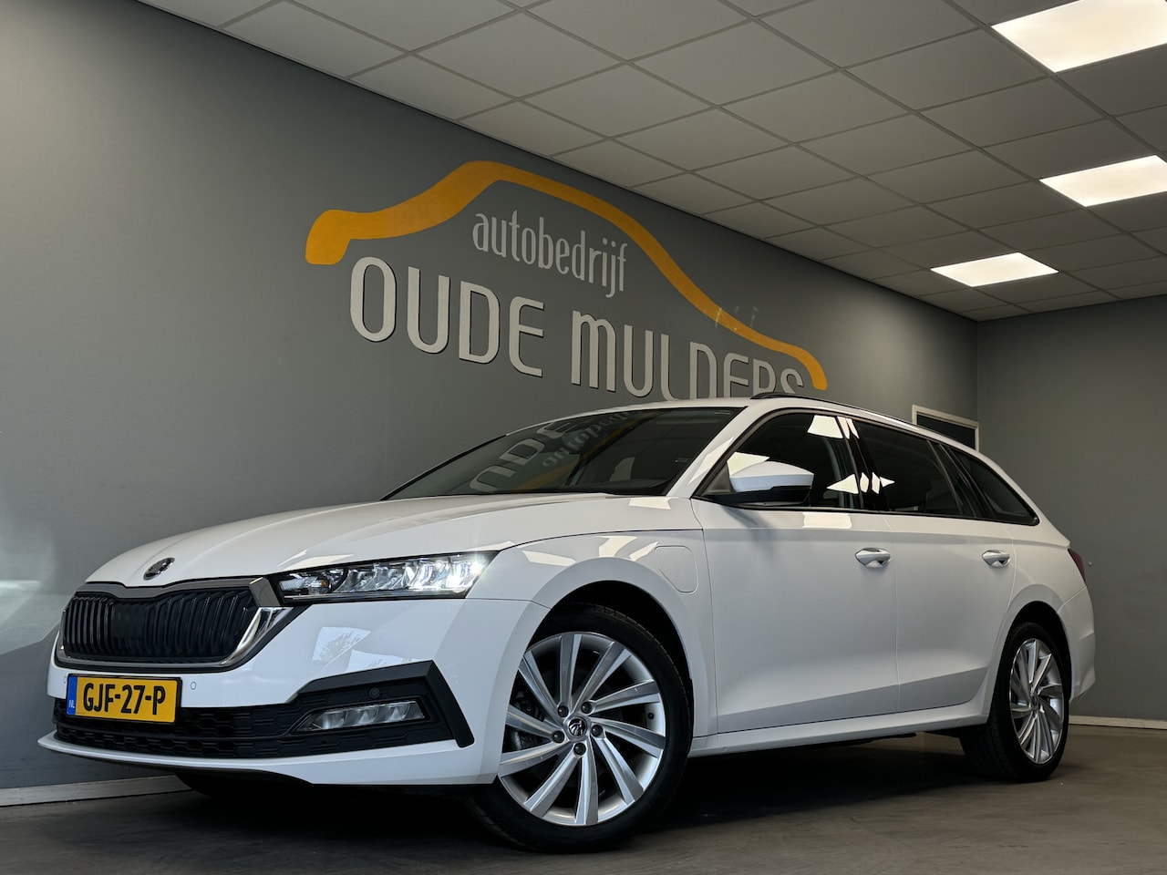 Skoda Octavia Combi - 1.4 TSI iV Parkeersensoren/Stoelverwarming/CruiseControl - AutoWereld.nl