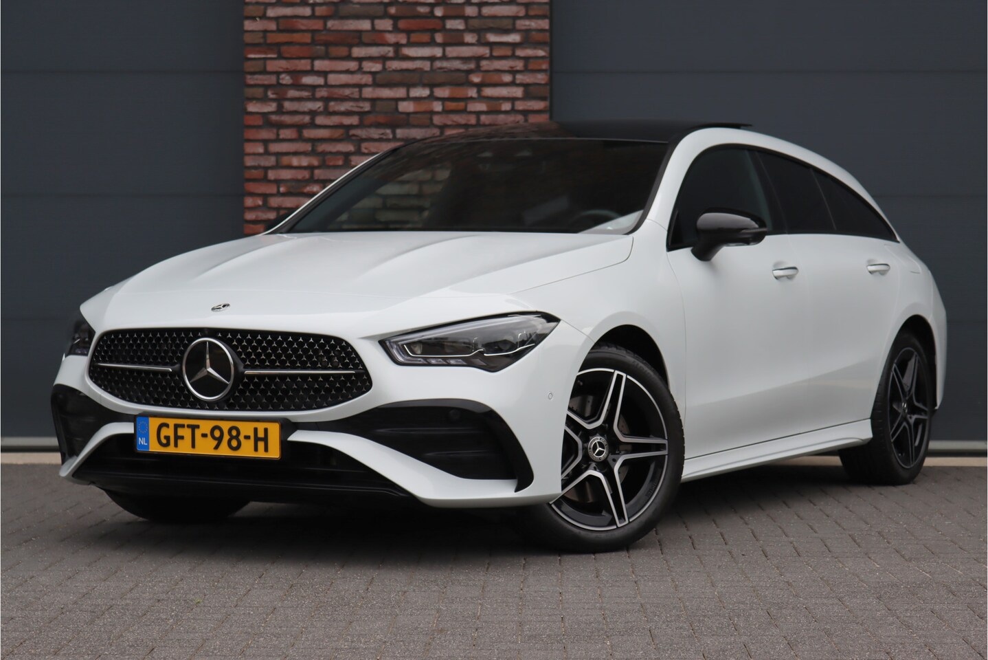 Mercedes-Benz CLA-klasse Shooting Brake - 250 e AMG Line Aut8 | Panoramadak | Distronic+ | Memory | Verwarmd Stuuwiel | Leder | HUD - AutoWereld.nl