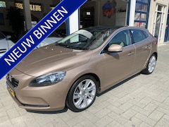 Volvo V40 - 1.6 T3 Momentum NL AUTO/PANO/NAVI/CAMERA/CLIMA