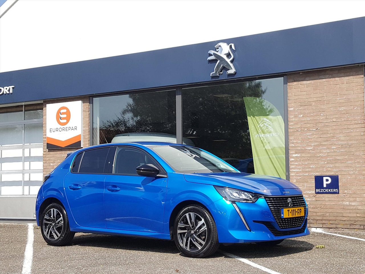 Peugeot 208 - 1.2 PureTech 100pk Allure Pack Navigatiet | Cruise & Climate control | Bluetooth | Parkeer - AutoWereld.nl