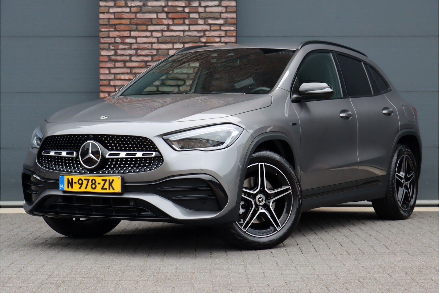 Mercedes-Benz GLA-Klasse - 250 e Business Solution AMG Line Aut8 | Distronic+ | Trekhaak | Widescreen | Nightpakket | - AutoWereld.nl