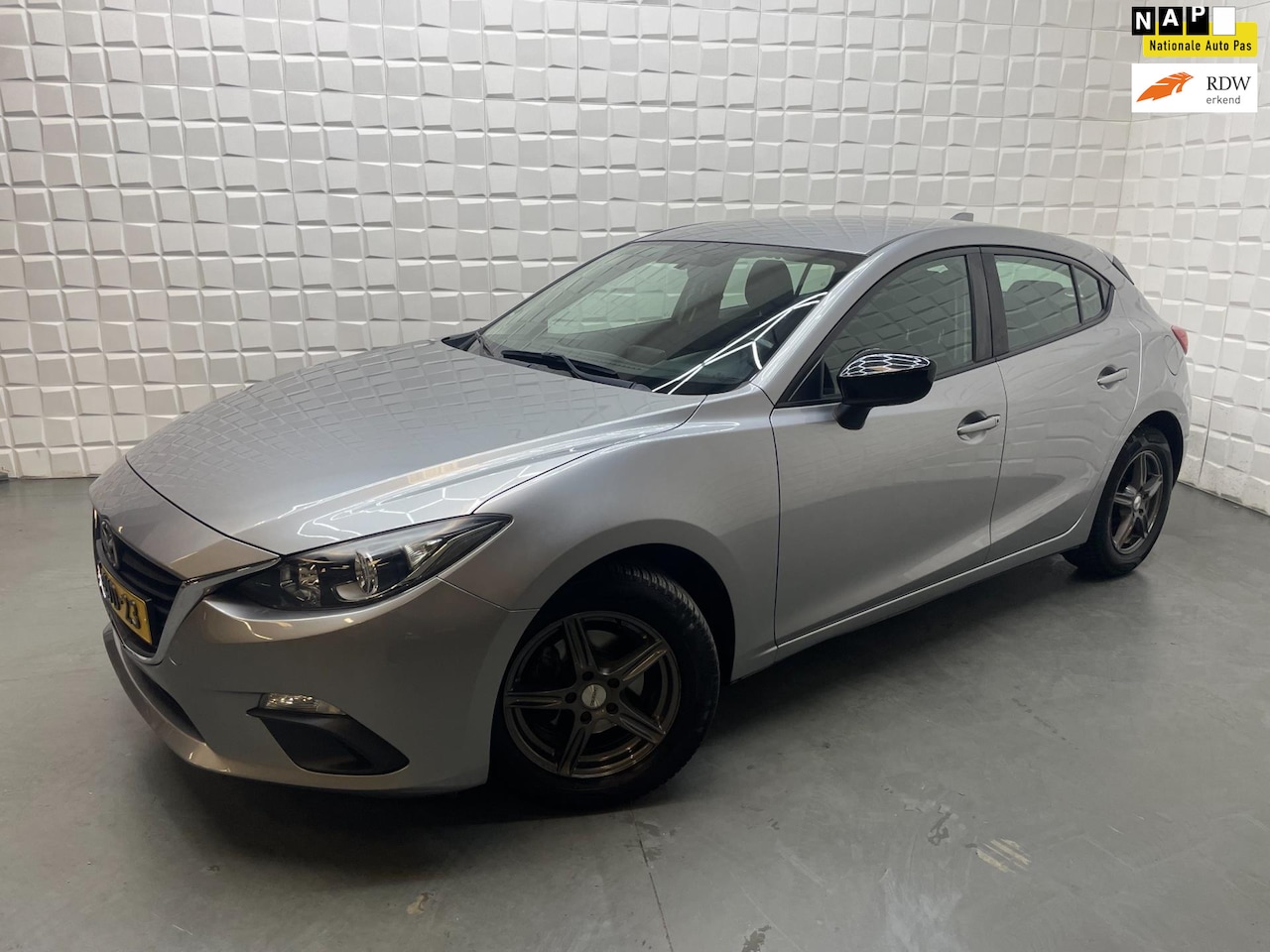 Mazda 3 - 1.5 S 2DE EIGENAAR NAP - AutoWereld.nl