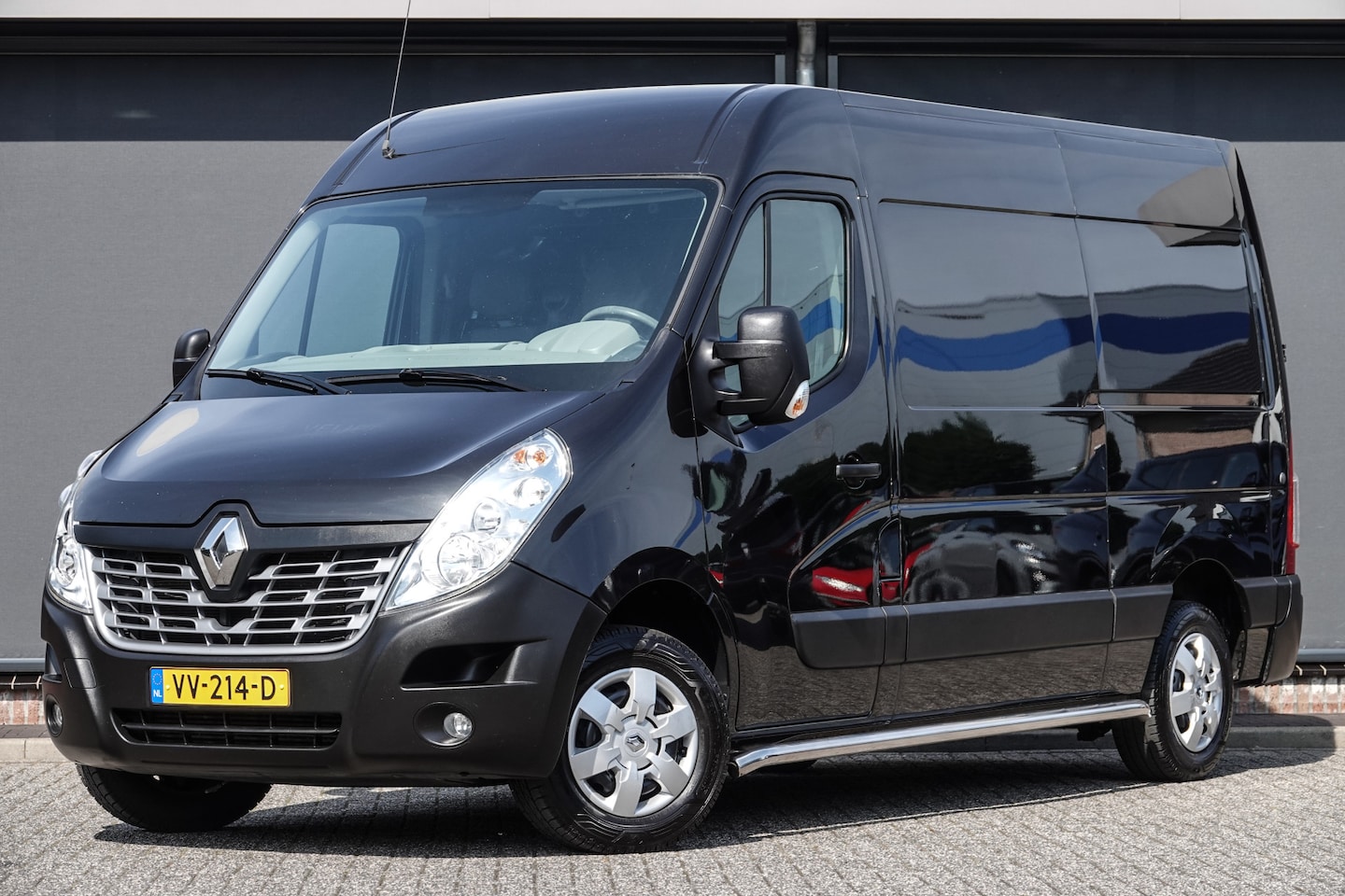 Renault Master - T35 | L2H2 | 2.3 dCi 125Pk | Sidebars | Trekhaak - AutoWereld.nl