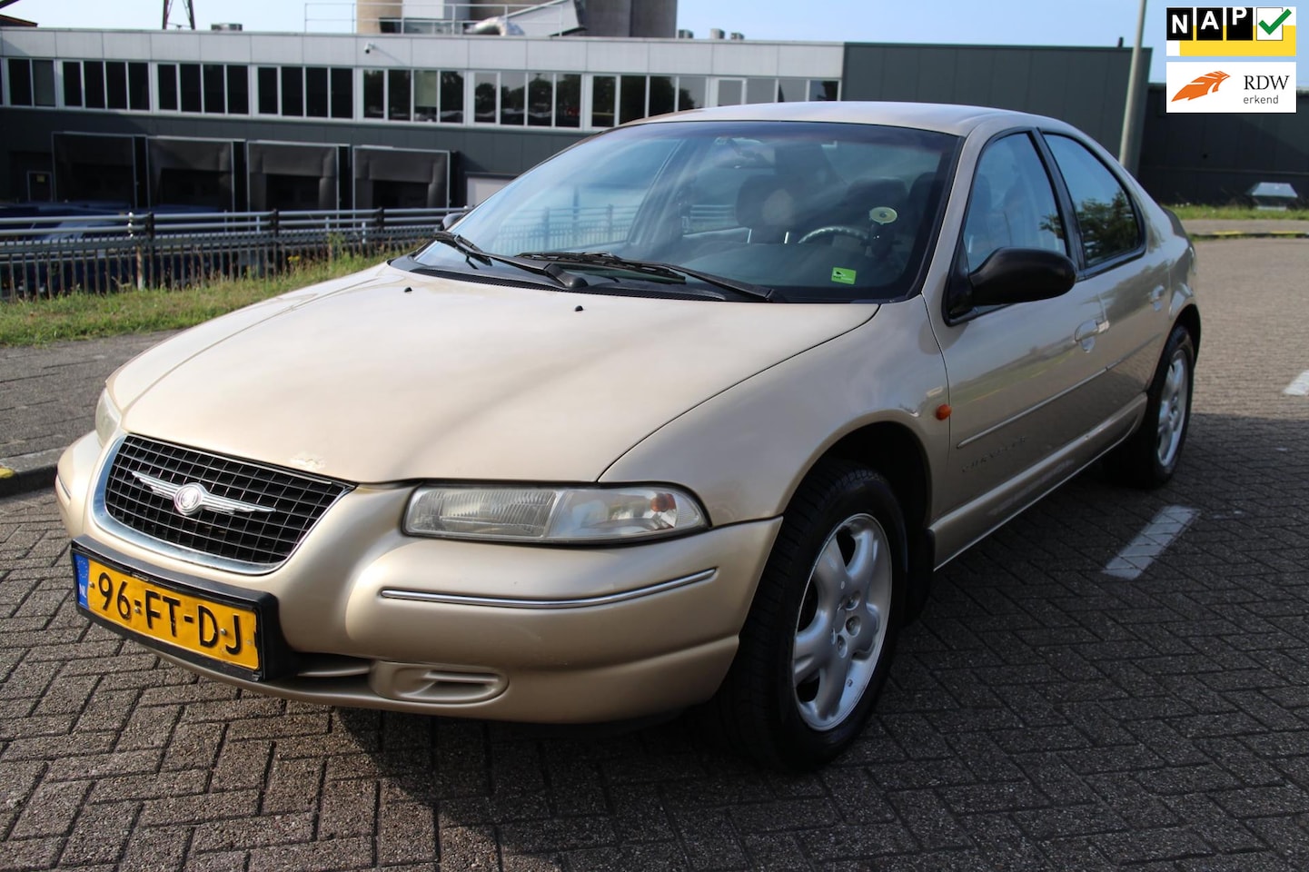 Chrysler Stratus - 2.0i-16V LE 2.0i-16V LE - AutoWereld.nl