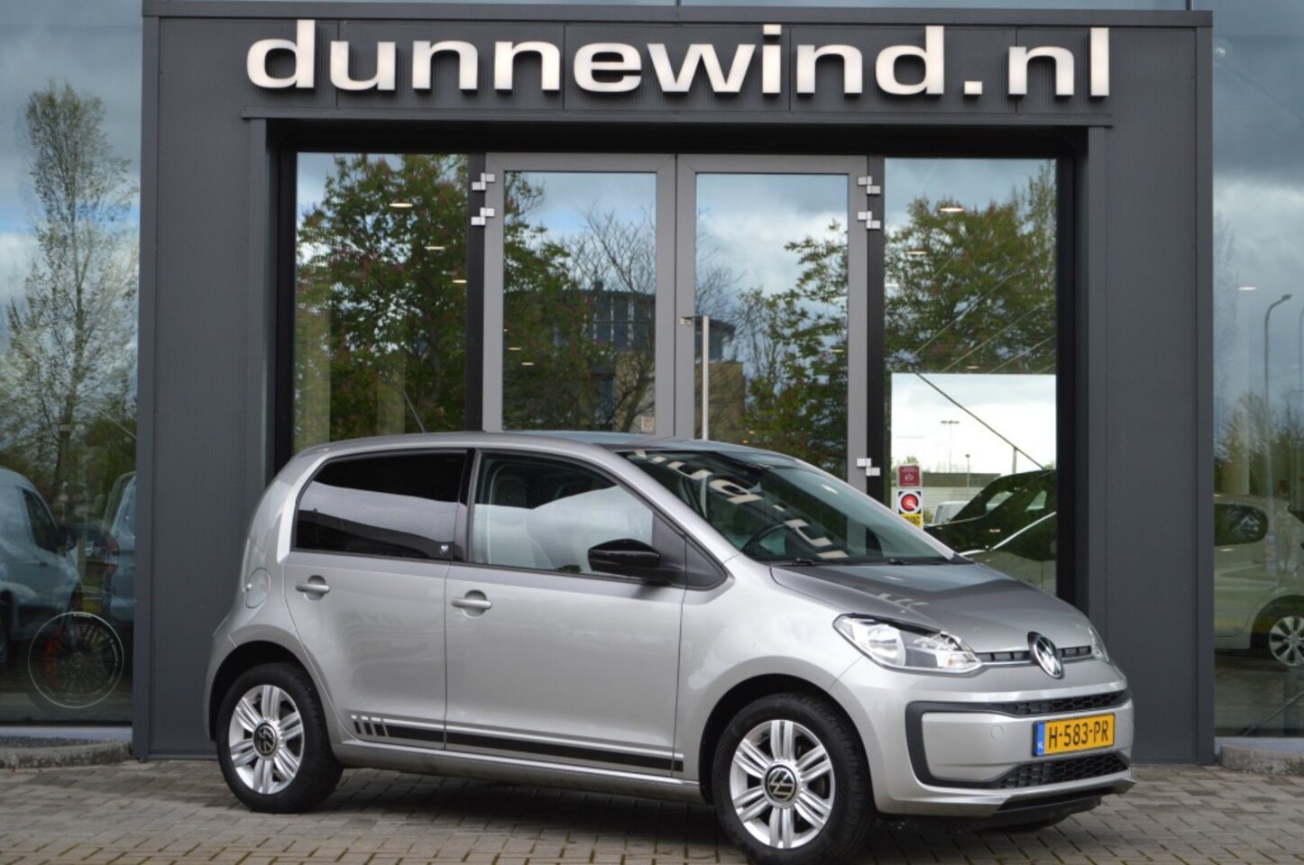 Volkswagen Up! - 1.0 Up! Beats/Clima/Bluetooth/Lichtmetaal/PrivacyGlass - AutoWereld.nl