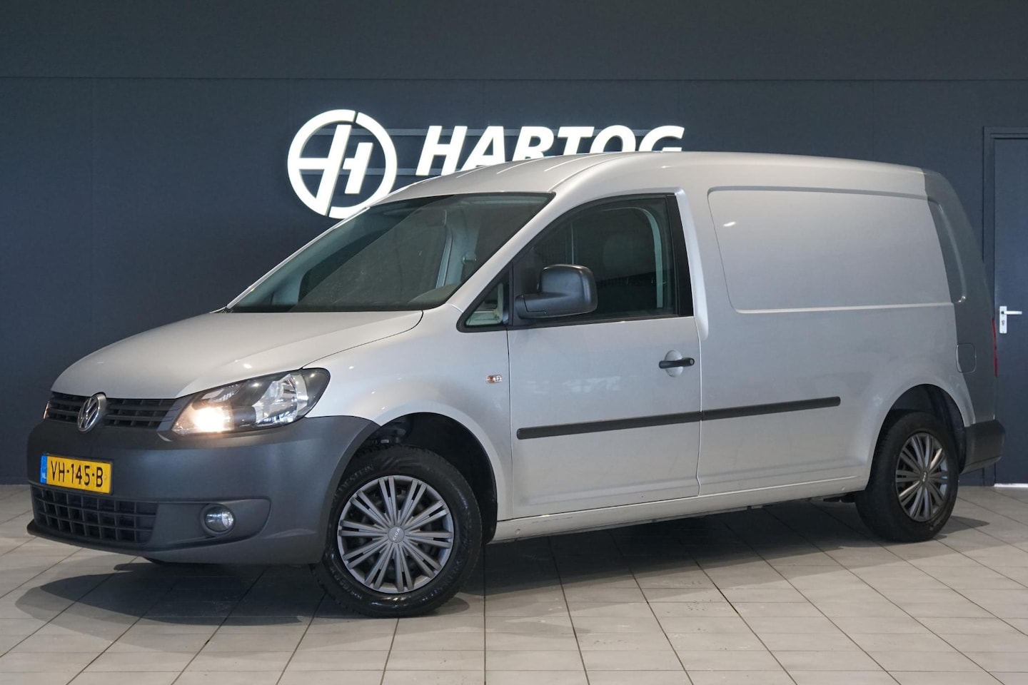 Volkswagen Caddy Maxi - 1.6 TDI *EERSTE EIGENAAR* + AIRCO / TREKHAAK - AutoWereld.nl