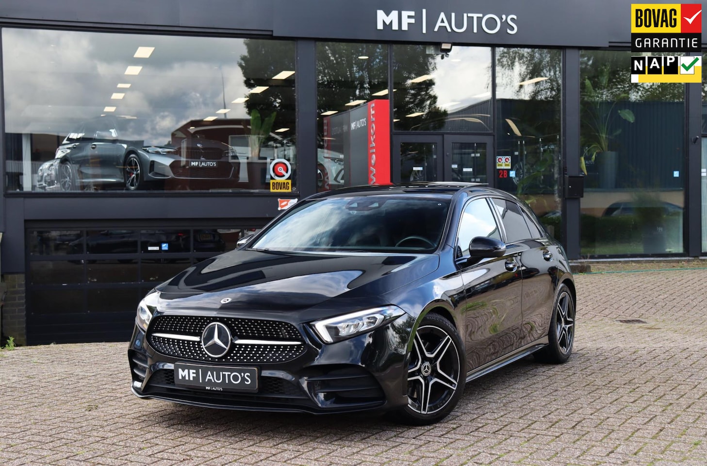 Mercedes-Benz A-klasse - 220 Premium Plus AMG 190PK|Pano|Sfeer|Wildscreen|Camera - AutoWereld.nl