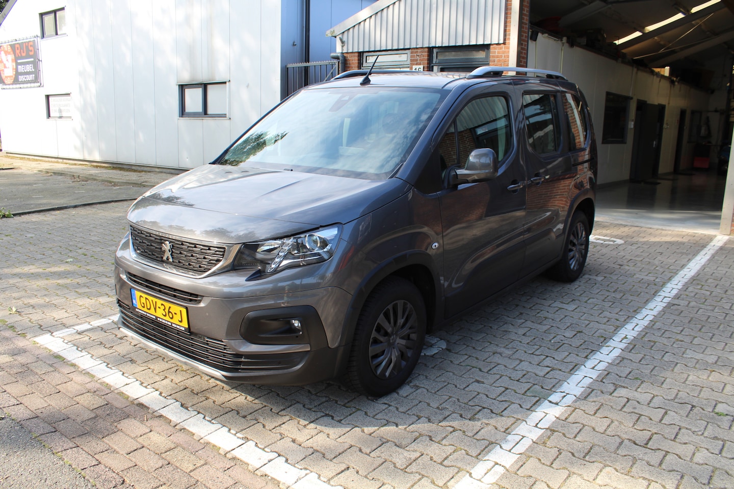 Peugeot Rifter - 1.5 BlueHDI Allure automaat / 130 PK Set winterwielen - AutoWereld.nl