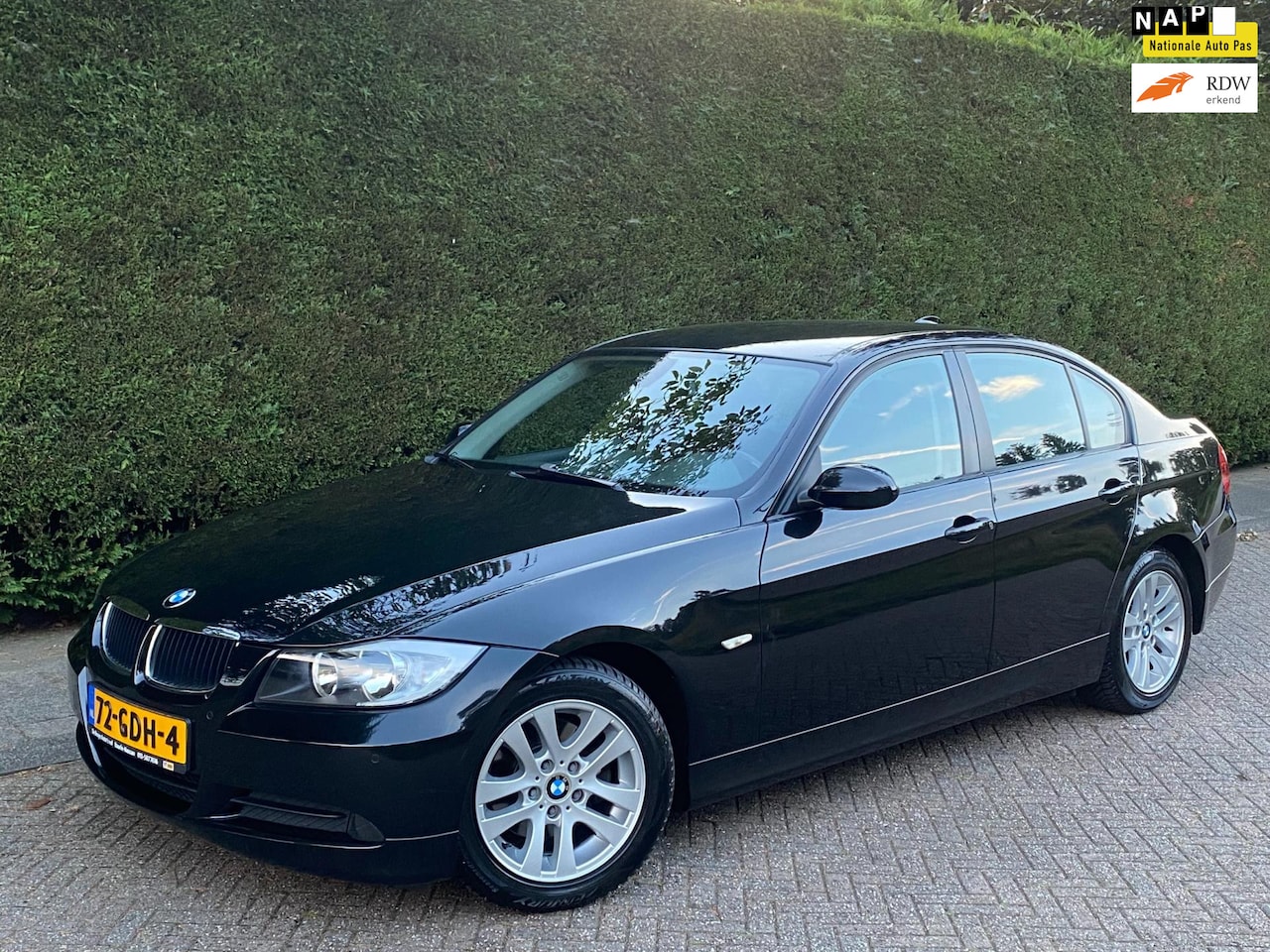 BMW 3-serie - 320i AUTOMAAT/RIJDT ZEER GOED/NAVIGATIE/PDC V+A! - AutoWereld.nl