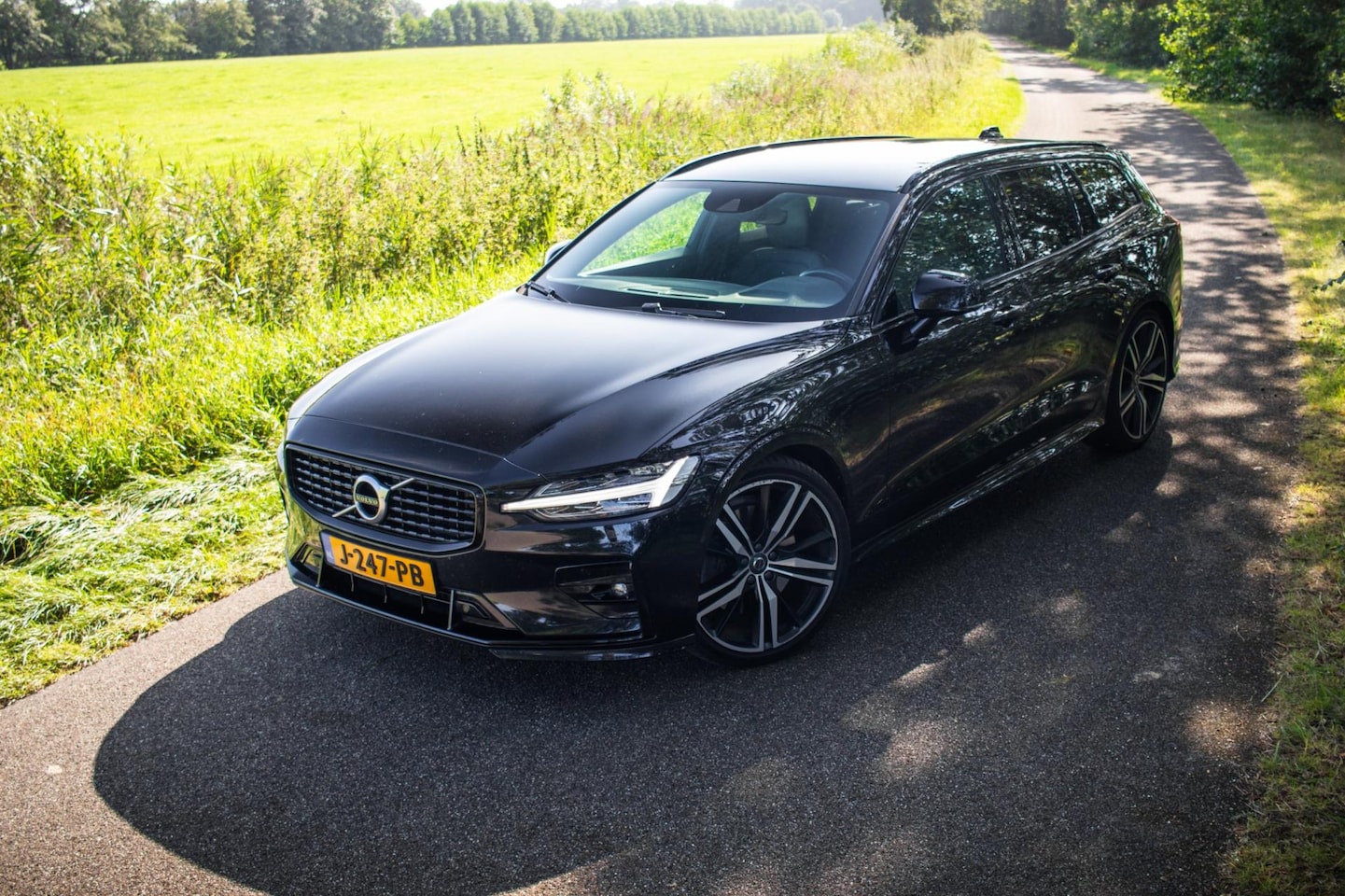 Volvo V60 - 2.0 B5 R-Design 2.0 B5 R-Design - AutoWereld.nl