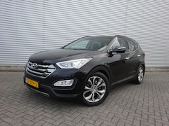 Hyundai Santa Fe - 2.2 CRDi 4WD i-Catcher Automaat 7-Persoons / Leder / Trekhaak / Xenon / Cruise control