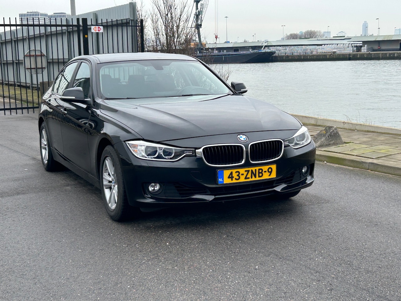 BMW 3-serie - 320i High Executive 184 PK AUT NAVI PDC ECC LED - AutoWereld.nl