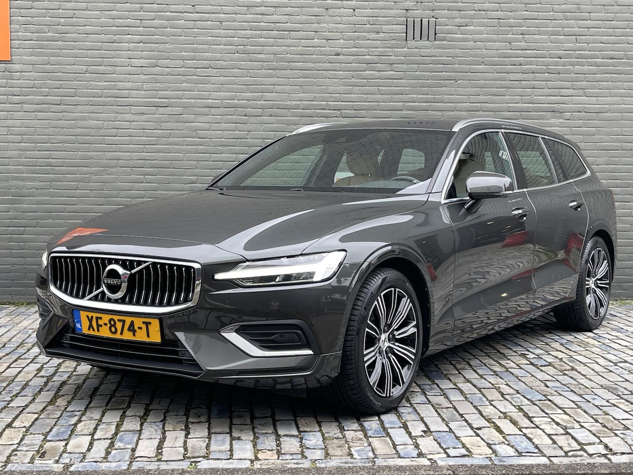 Volvo V60 - 2.0 T5 INSCRIPTION I APPLE/ANDROID I NAVIGATIE I PARKEERCAMERA I ADAPTIEVE CRUISE CONTROL - AutoWereld.nl